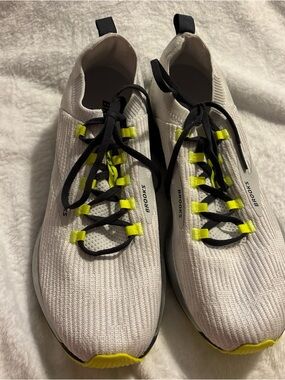 Brooks Ricochet 2 Men's Size 9.5 D (Medium) Running Sneakers White